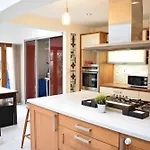 5 Bedroom House In Drumcondra Sleeps 10