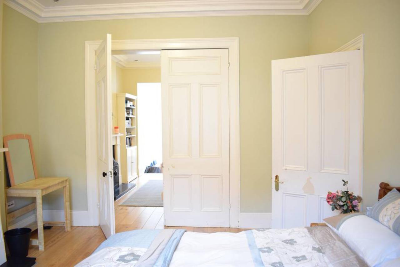 5 Bedroom House In Drumcondra Sleeps 10 Apartment